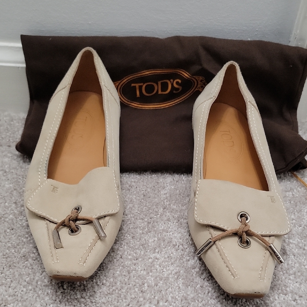 TOD'S Women's Cream Loafers
